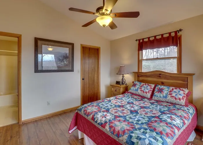 3 Bed 3 Bath Vacation Home In Sylva