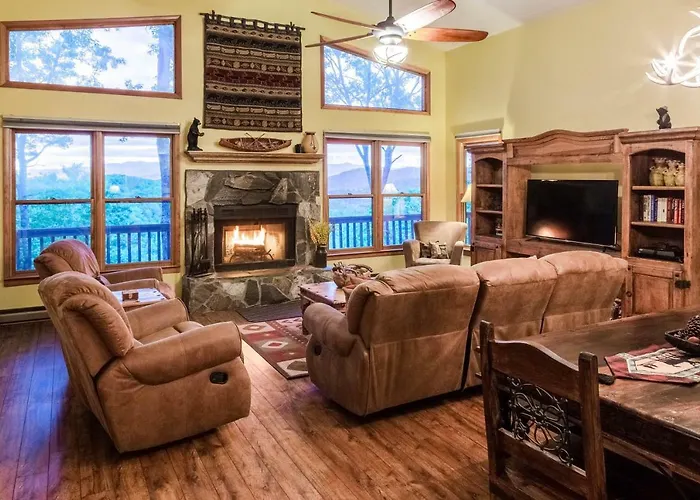 3 Bed 3 Bath Vacation Home In Sylva